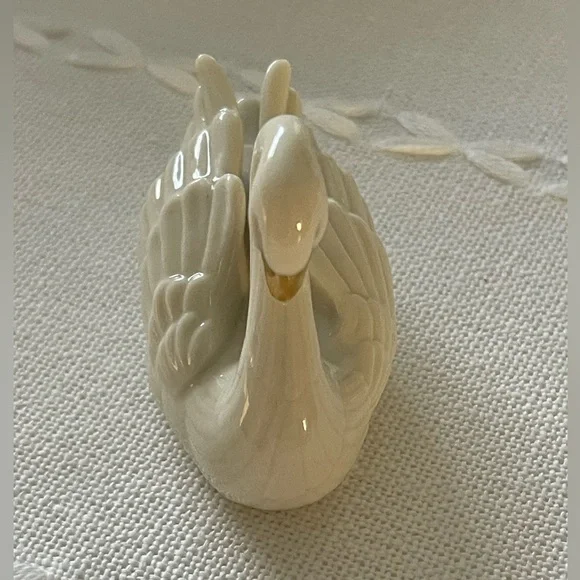 Lenox Cream and Gold Swan Ceramic Figurine - Picture 4 of 7